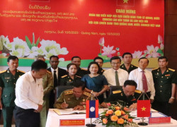 Các đại biểu chứng kiến ký kết biên bản thoả thuận hợp tác giai đoạn 2023 - 2028 giữa 2 Hội CCB tỉnh Quảng Nam và Sê Kông/Lào