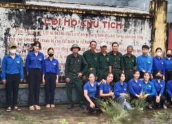 Hội viên CCB và ĐTN xã Tam Xuân II thực hiện phần việc chào mừng kỷ niệm 93 năm ngày thành lập Đoàn TNCS Hồ Chí Minh