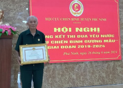 Cựu chiến binh Lê Đình Thoàn   Thôn Phú Mỹ, xã Tam Phước nhận khen thưởng tại Hội nghị tổng kết “Cựu chiến binh gương Mẫu” giai đoạn 2019 2024