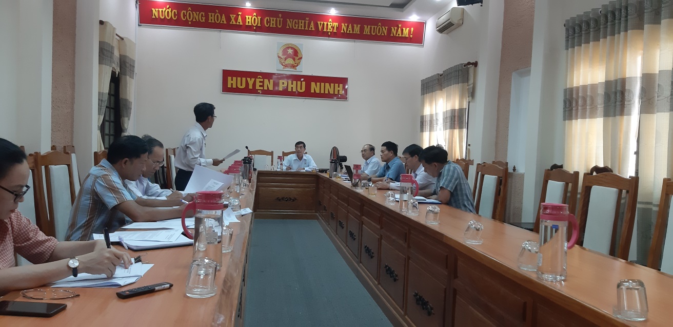 Đồng chí Bùi Văn Trí, Phó Chủ tịch, kiêm Trưởng Đoàn Giám sát Hội CCB tỉnh chủ trì giám sát đối với UBND huyện Phú Ninh.