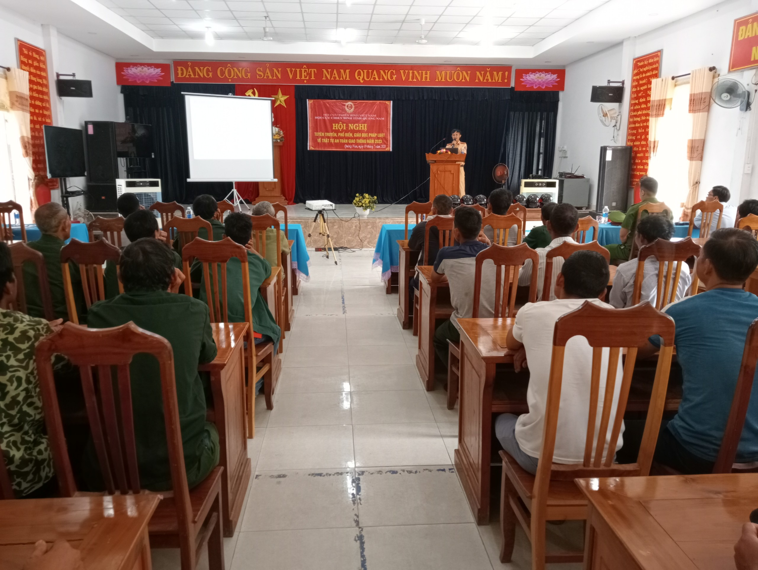 Toàn cảnh buổi tuyên truyền tại Hội CCB huyện Phước Sơn