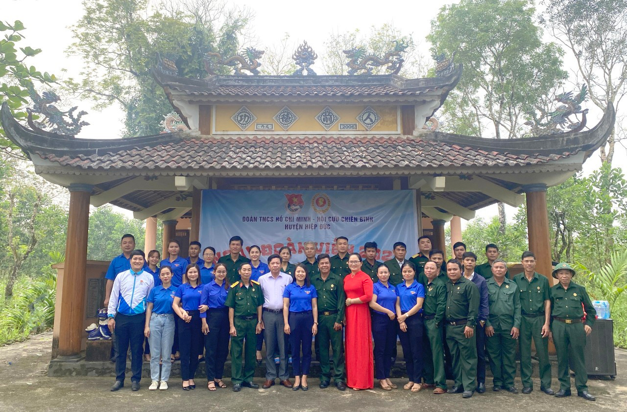 Hội CCB huyện phối hợp với Đoàn Thanh niên tổ chức hành trình về khu Di tích Đình làng Phước Sơn