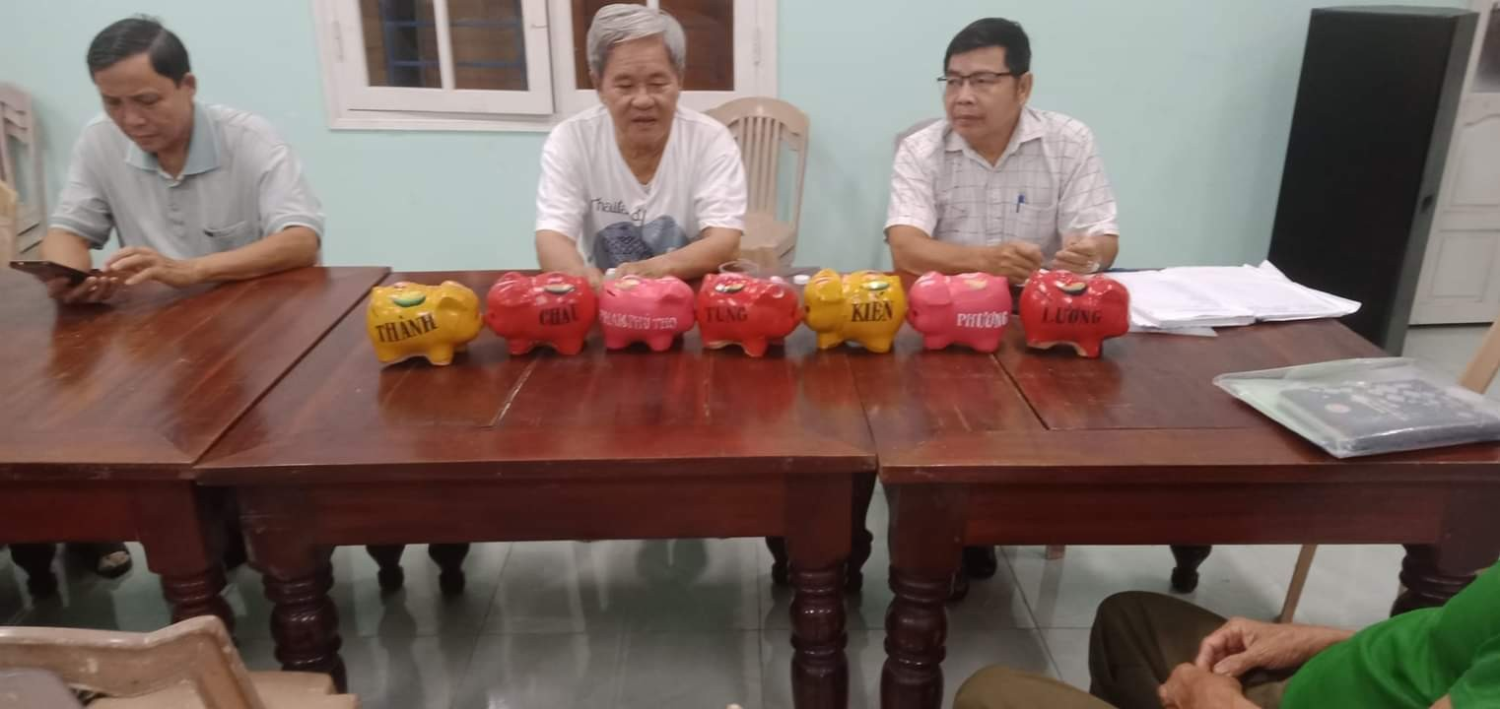 Phong trào nuôi heo đất Chi Hội CCB thôn Diêm Phổ, xã Tam Anh Nam