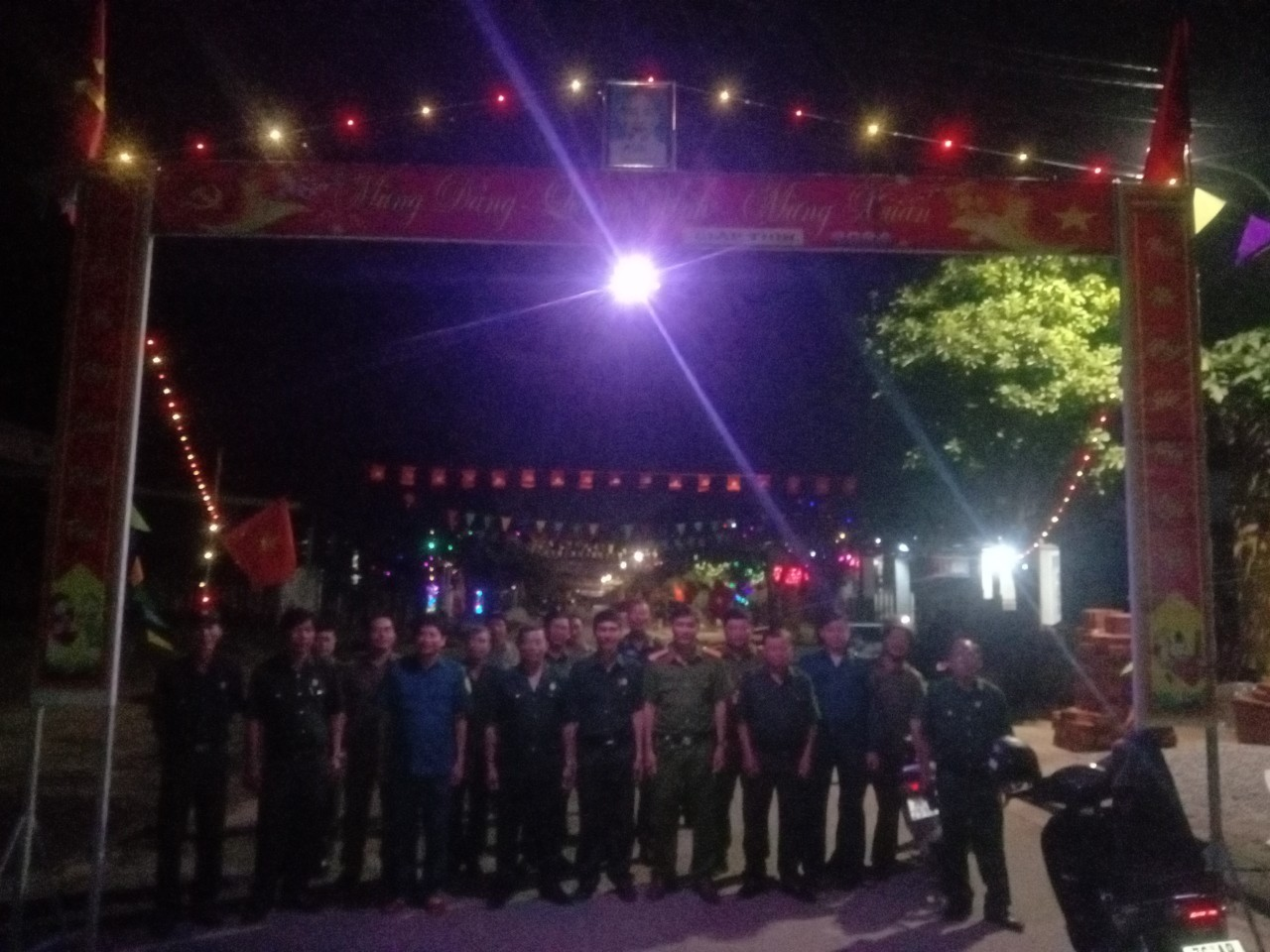 Hội CCB 2 xã Tam Nghĩa và Bình Chánh phối hợp với lực lượng Công an và DQTV ra quân giữ gìn ANCT, TTATXH trước Tết Giáp Thìn 2024