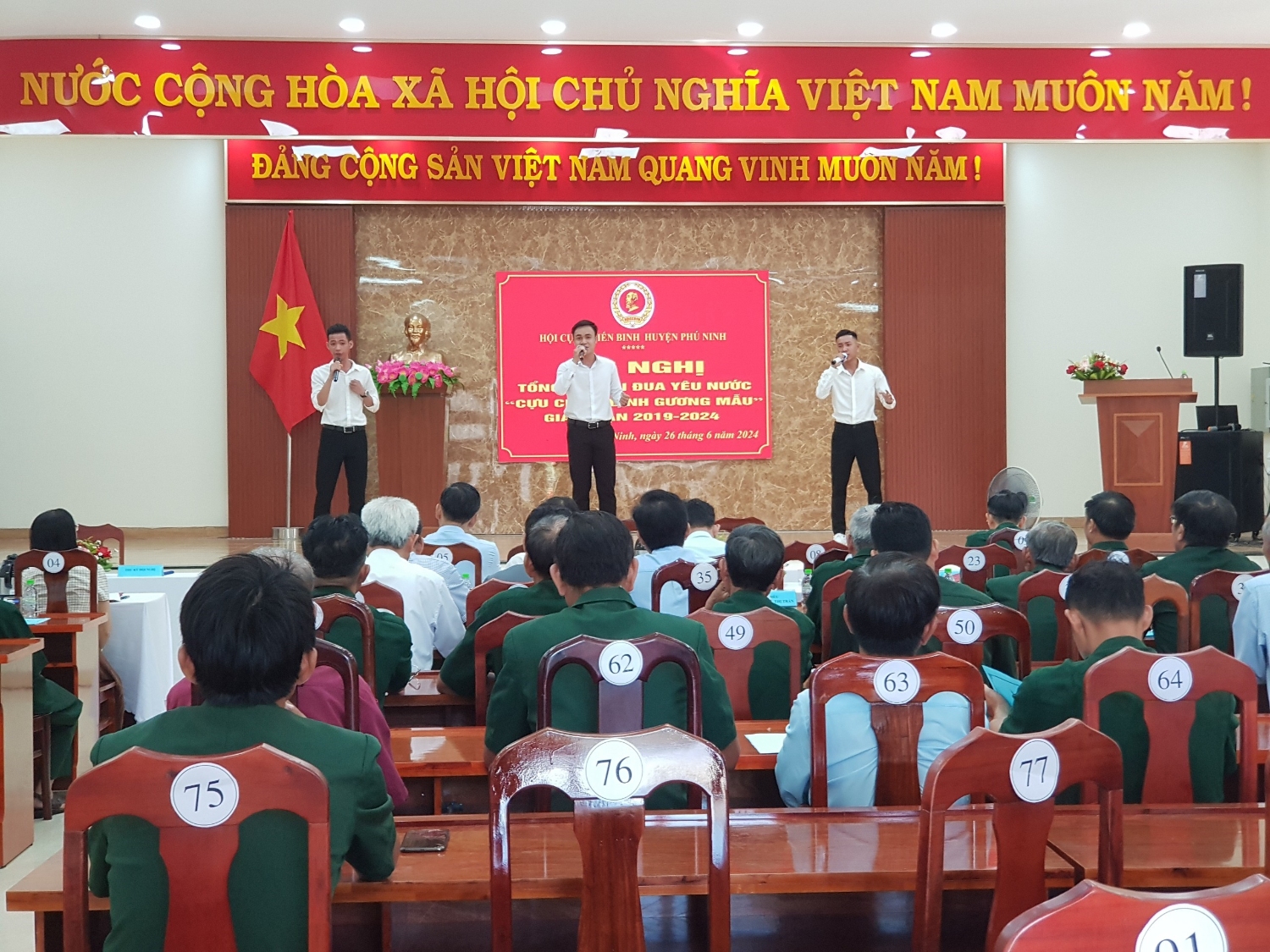 Tiết mục văn nghệ của Đoàn Thanh niên chào mừng Hội nghị