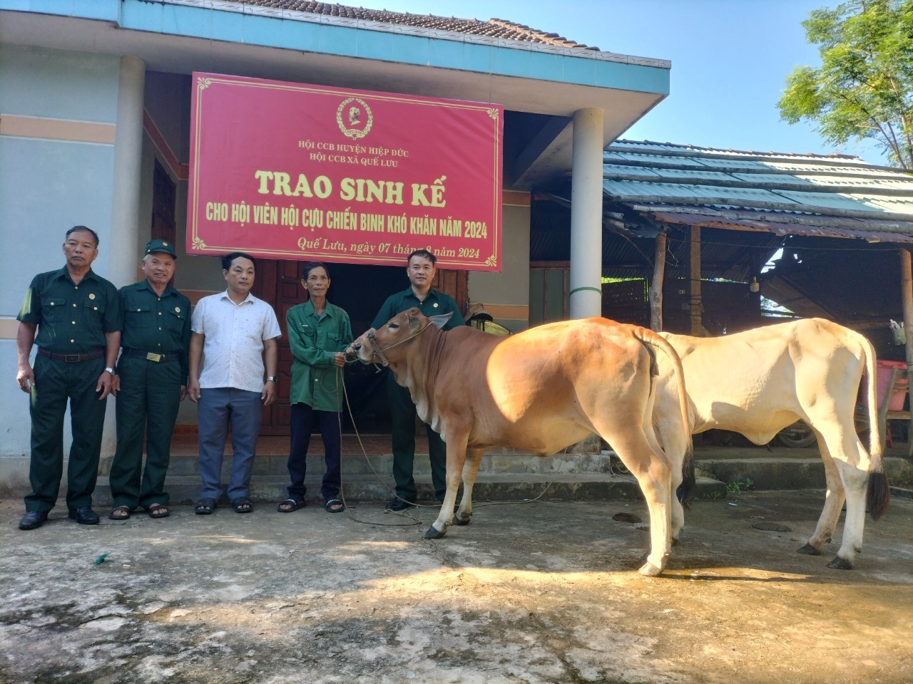 Trao sinh kế cho hội viên