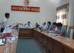 Đồng chí Bùi Văn Trí, Phó Chủ tịch, kiêm Trưởng Đoàn Giám sát Hội CCB tỉnh chủ trì giám sát đối với UBND huyện Phú Ninh.