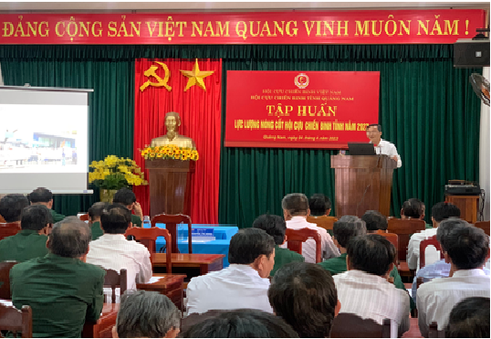 Đồng chí Nguyễn Phi Hùng - Phó Chủ tịch Thường trực UBMTTQVN tỉnh         giới thiệu chuyên đề tại lớp Tập huấn lực lượng nòng cốt Hội CCB tỉnh.